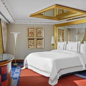 Suite kelab satu-bilik tidur tingkat atasan